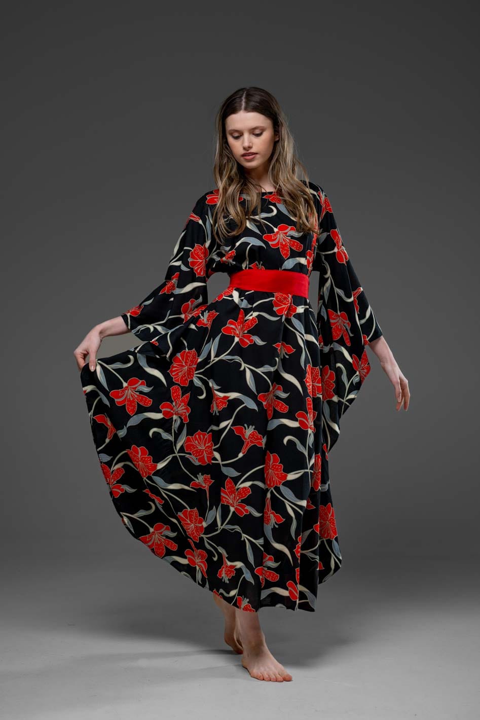 Black and Red Flower Pattern with Side Round splits Long Kaftan Dress With Belt 