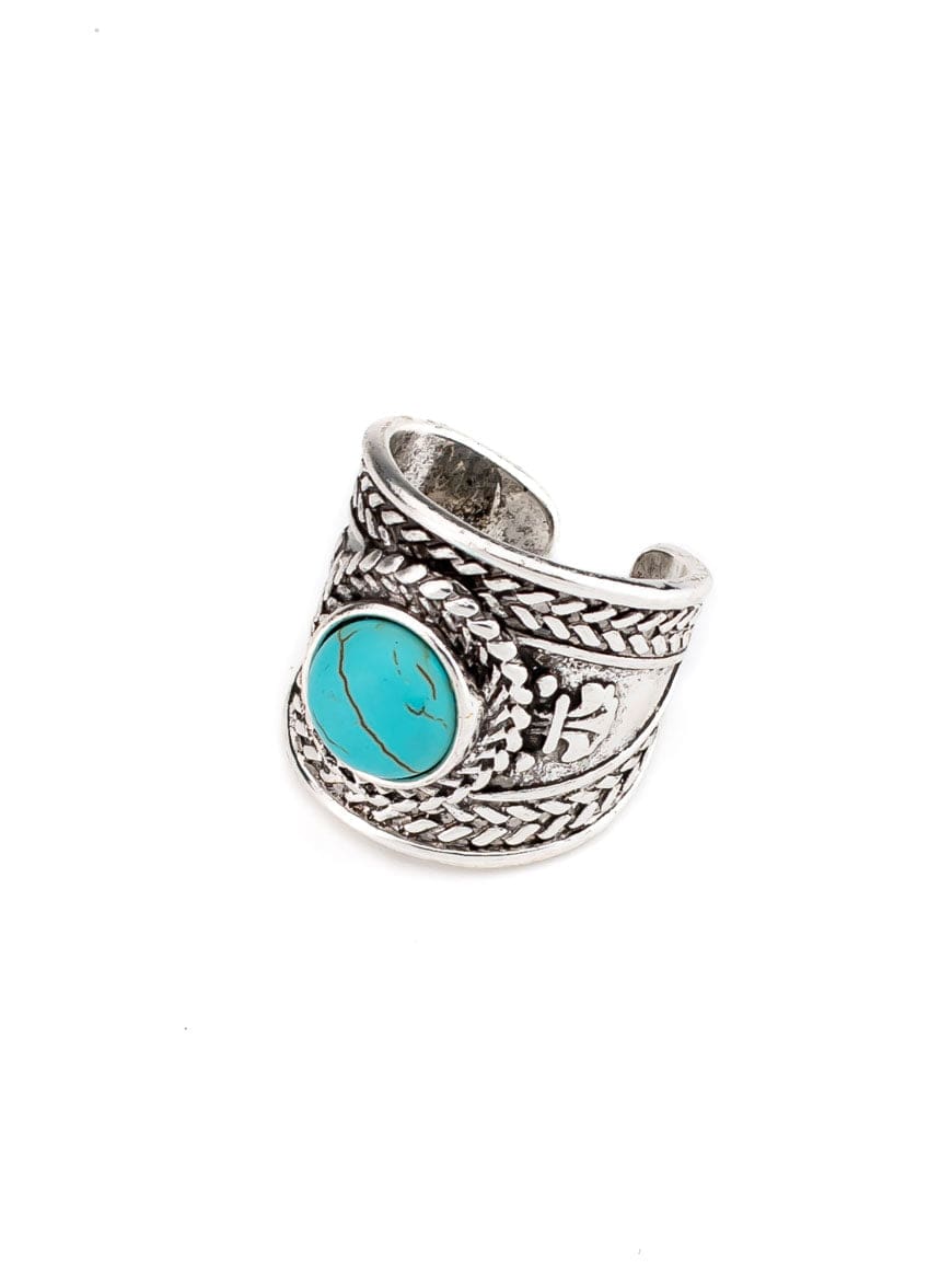 Retro exotic metal engraved pattern ring decorated with turquoise stone.