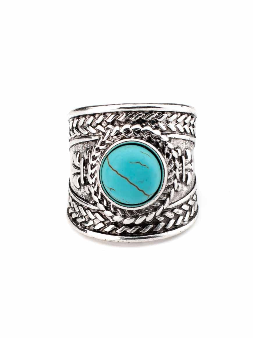 Retro exotic metal engraved pattern ring decorated with turquoise stone.