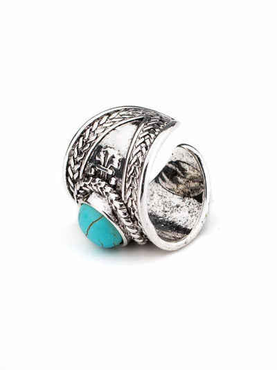 Retro exotic metal engraved pattern ring decorated with turquoise stone.