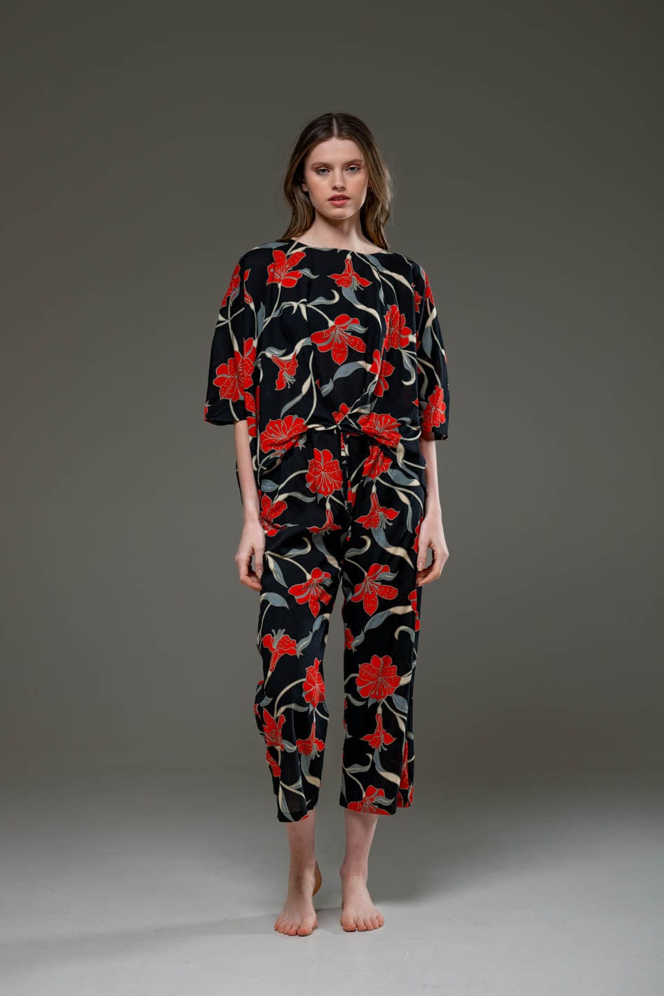 Elegant Soft  Rayon Red Flower print wide Leg Pants and flowing blouse set 