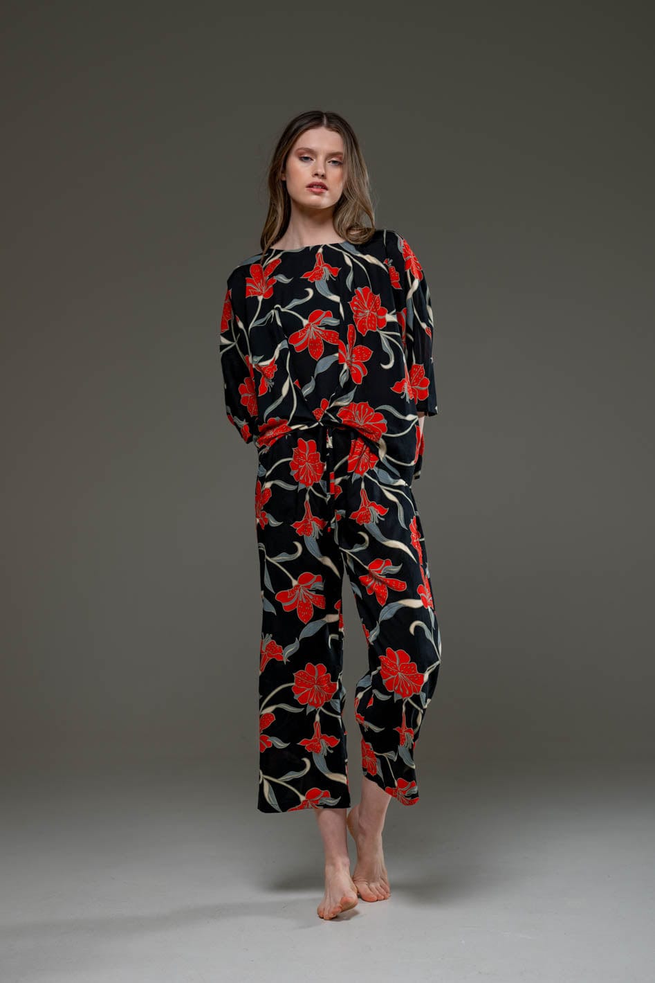 Elegant Soft  Rayon Red Flower print wide Leg Pants and a flowing blouse set
