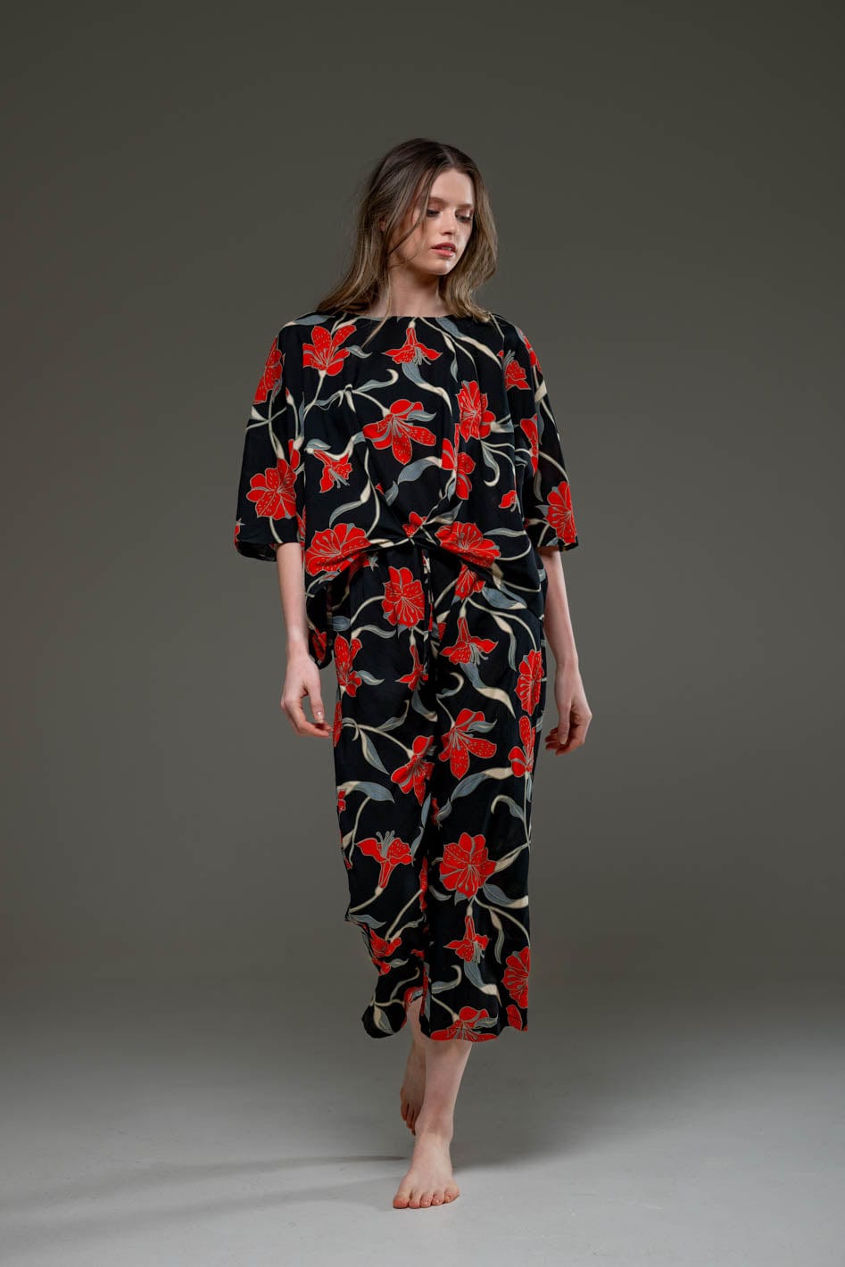 Elegant Soft  Rayon Red Flower print wide Leg Pants and flowing blouse set 