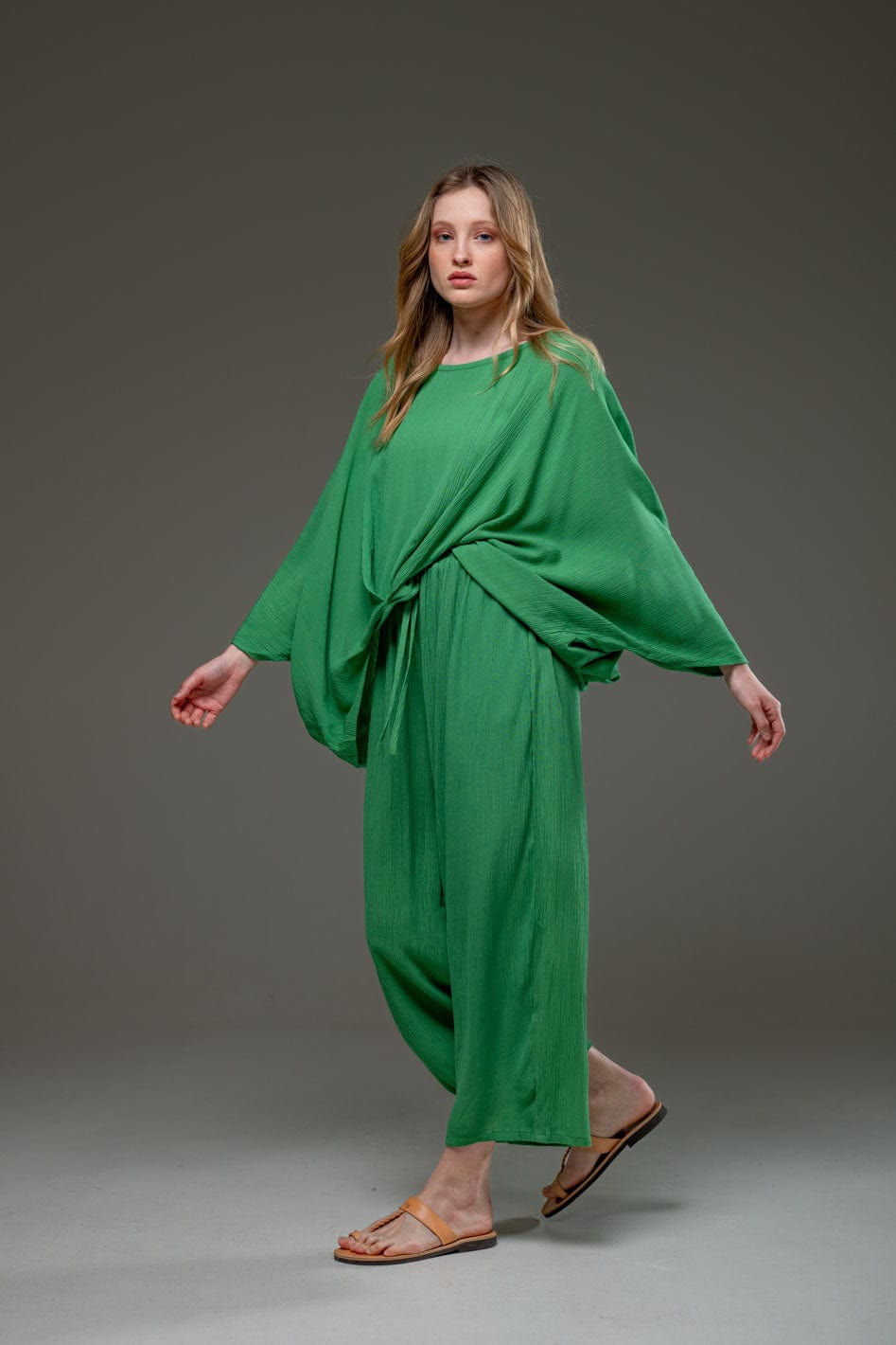 Green Rayon Crepe Full Length elegant pants and fowing batwings Blouse Set