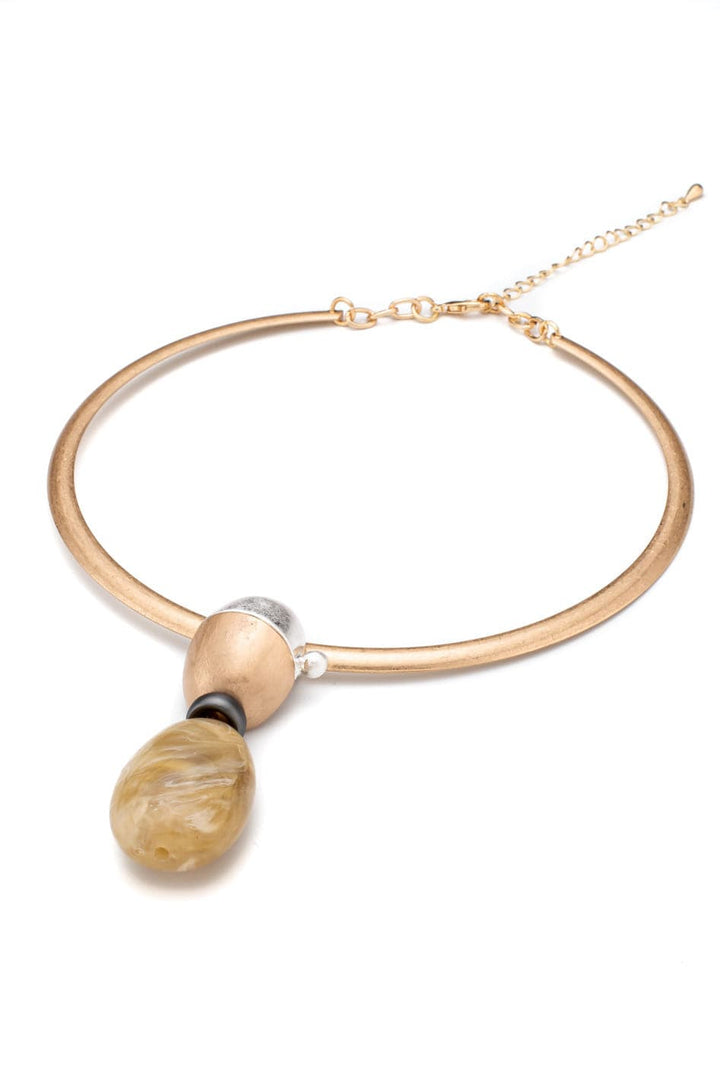 Chic resin choker necklace with drop pendant and metal band