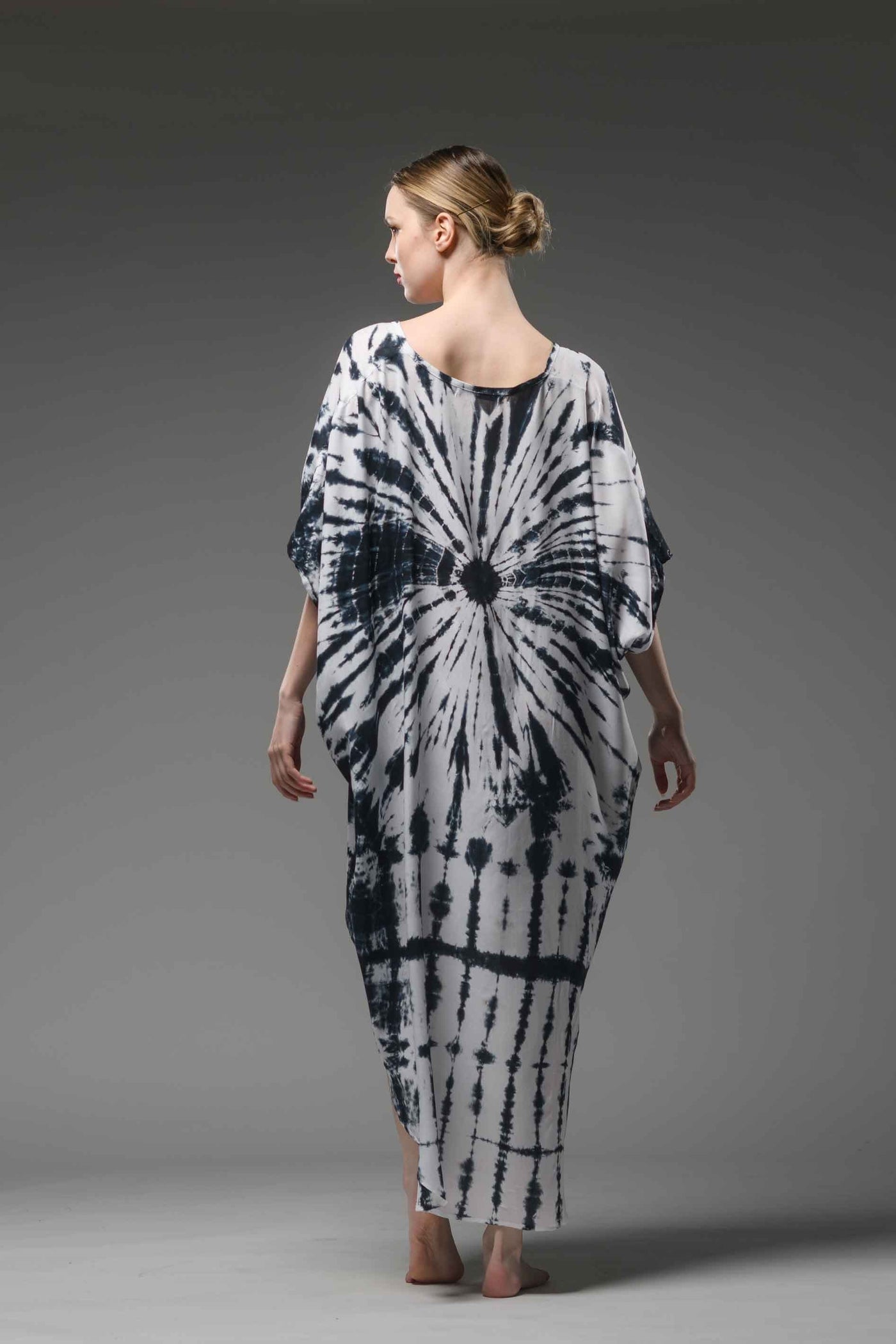 Asymmetric short sleeve black & white tie dye kaftan dress