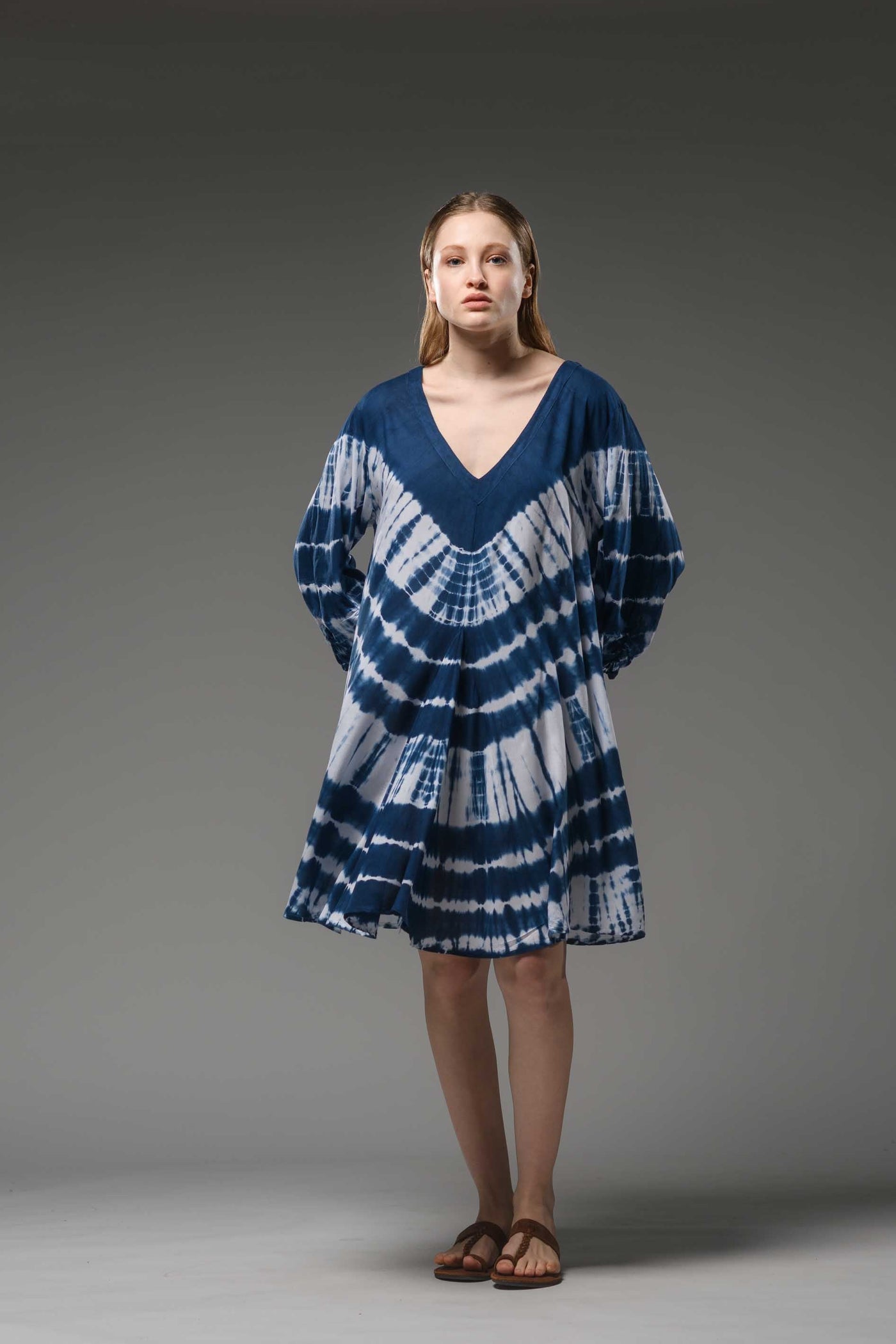 Easy wear blue white tie dye V neck 3/4 sleeve midi dress