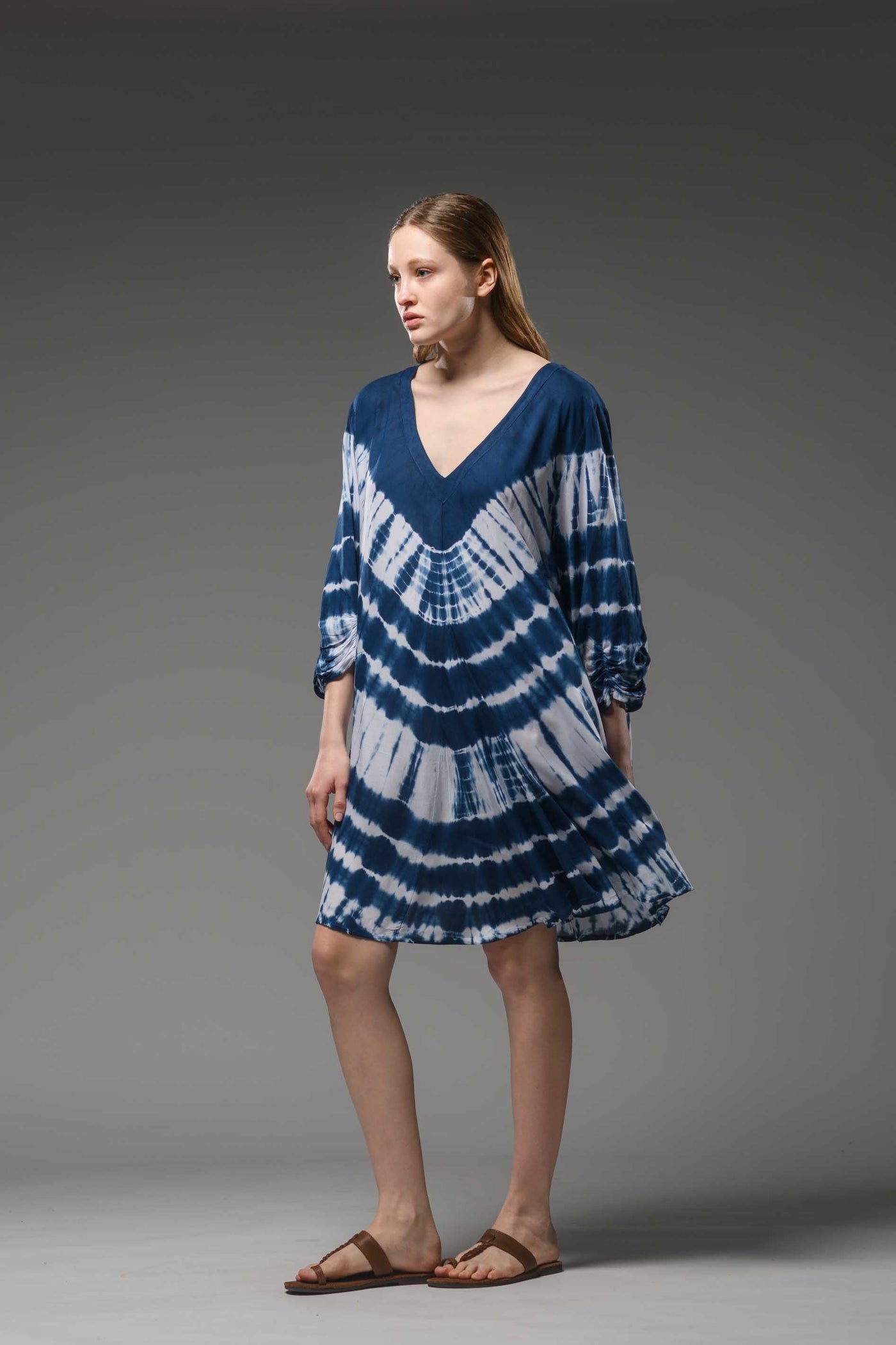 Easy wear blue white tie dye V neck 3/4 sleeve midi dress