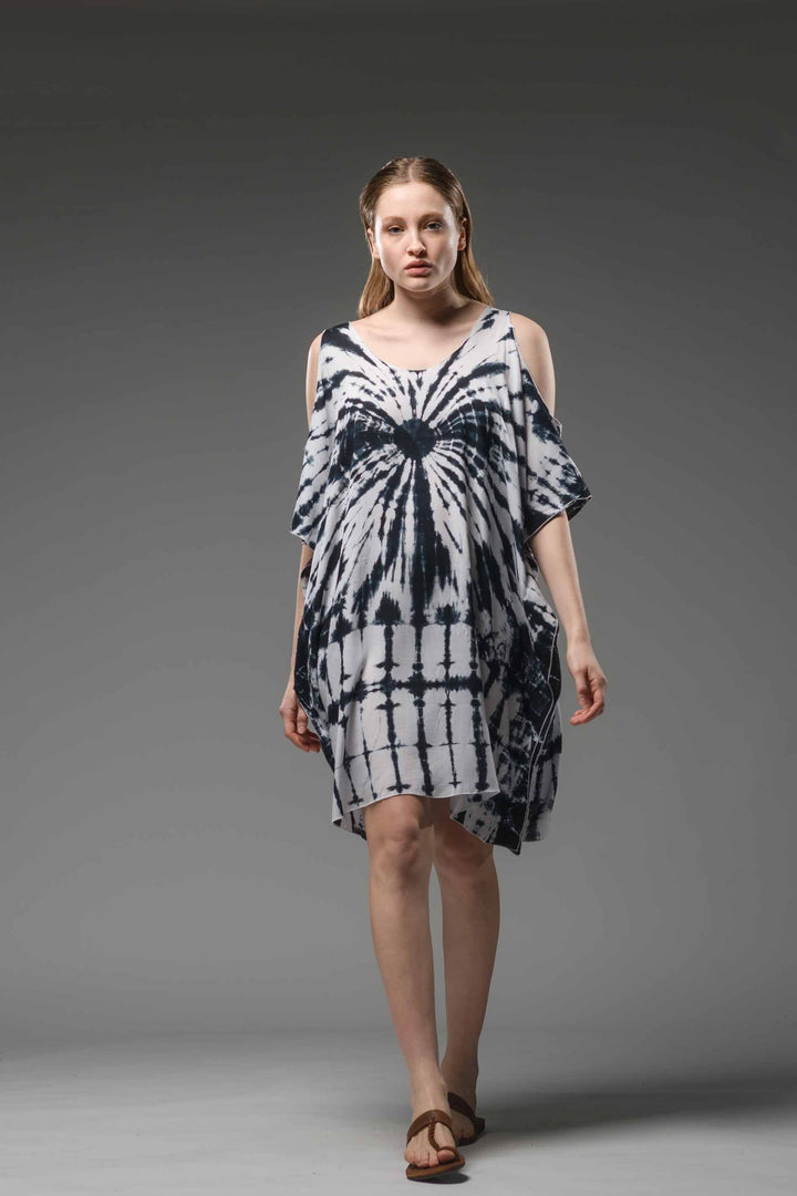 Short loose fit scoop neck short sleeve black &amp; white tie dye kaftan 