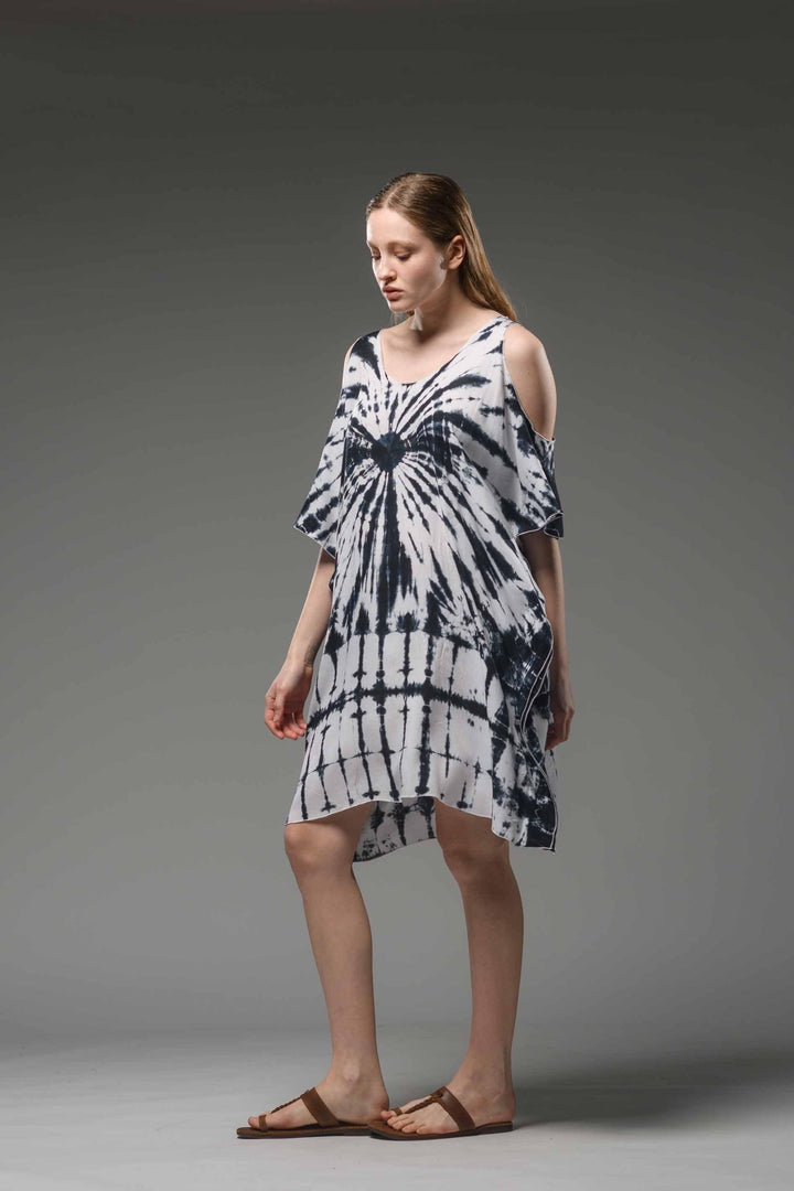Short loose fit scoop neck short sleeve black &amp; white tie dye kaftan 