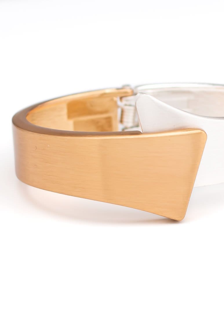 Elegant metal bracelet - awatara