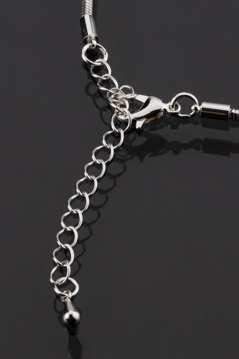 Elegant long hammered pendant necklace detail