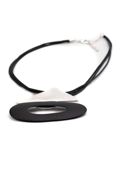 minimal geometric pendant short necklace