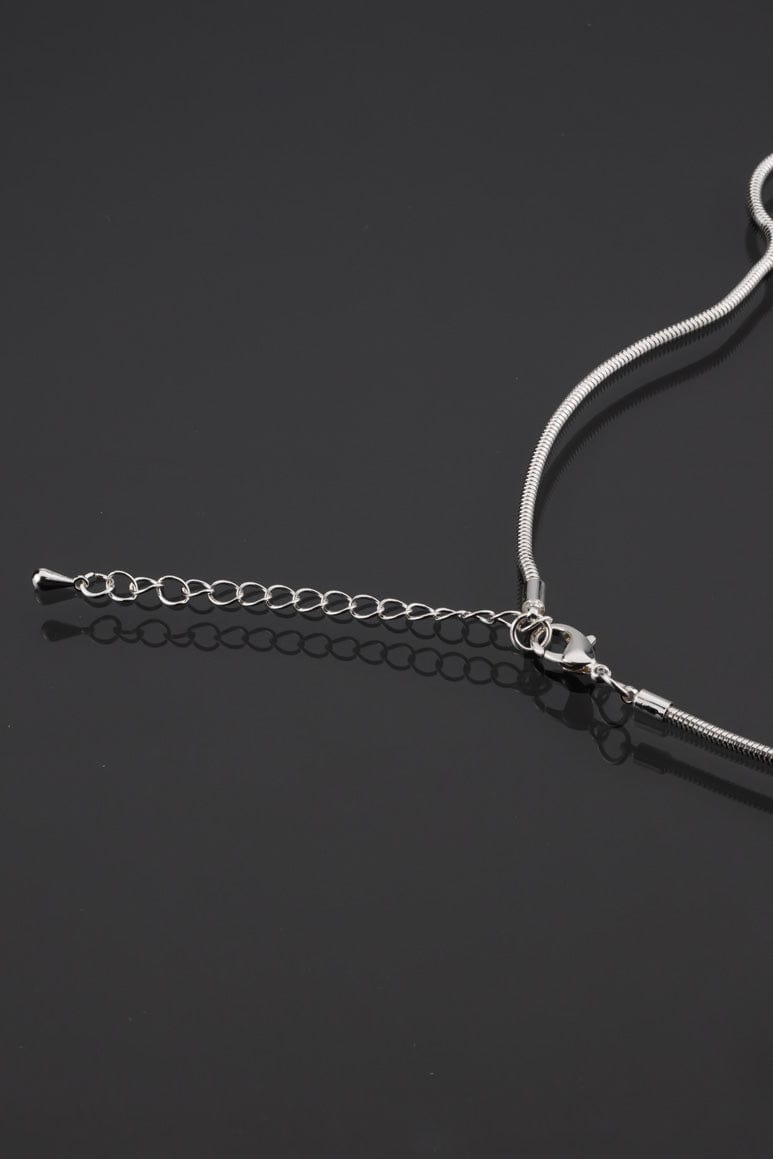 Elegant round shape pendant long necklace detail