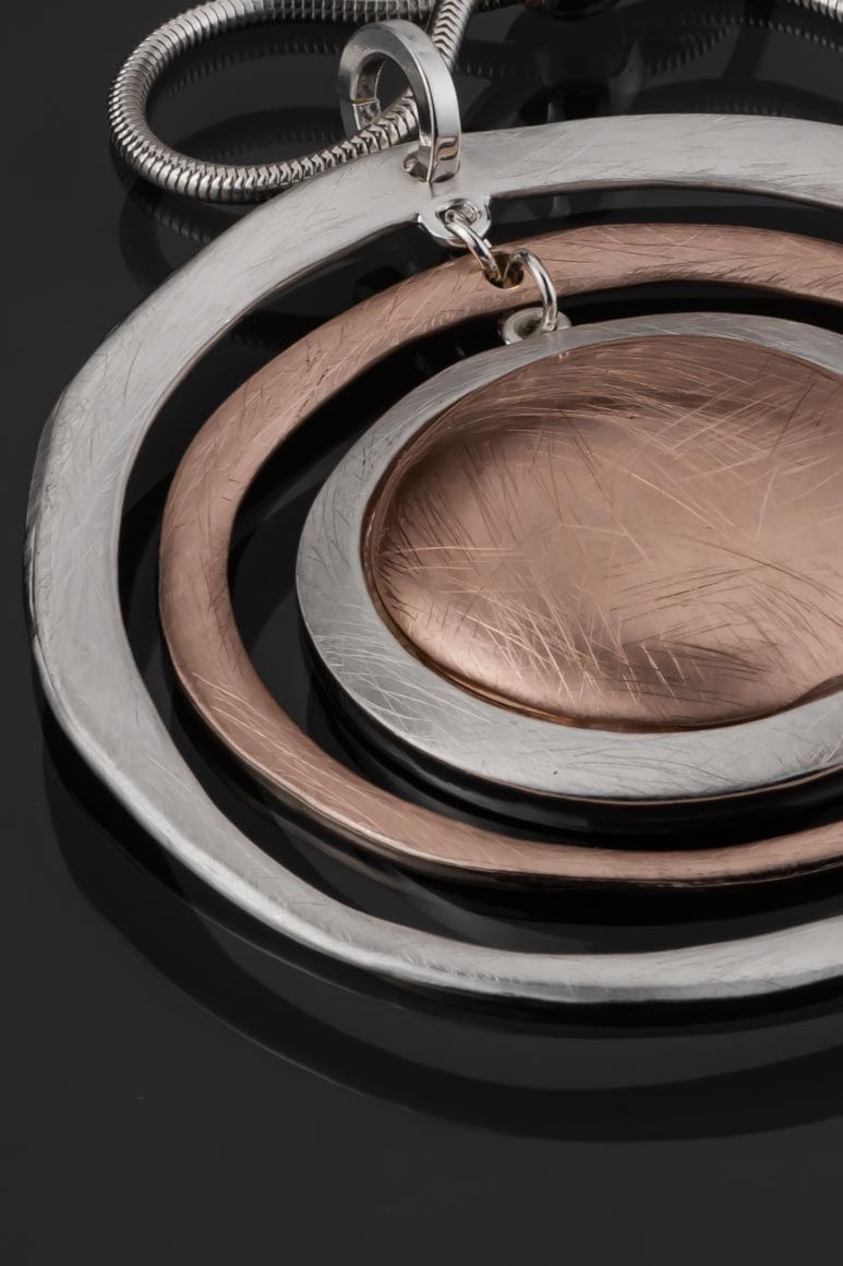 Elegant round shape pendant long necklace detail
