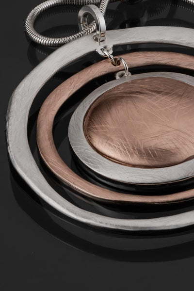 Elegant round shape pendant long necklace detail