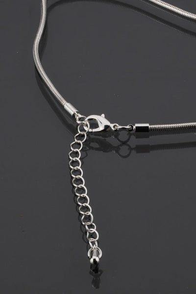 Elegant round shape pendant long necklace detail
