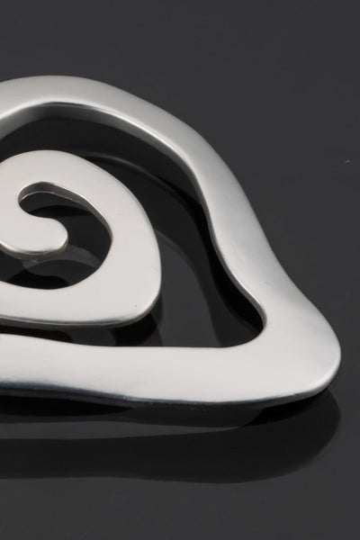 Elegant spiral shape pendant long necklace detail