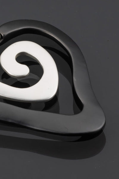 Elegant spiral shape pendant long necklace detail