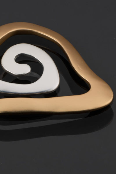 Elegant spiral shape pendant long necklace detail